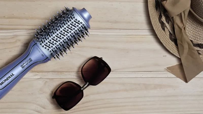 Pode levar escova secadora no avião? Entenda o que é permitido