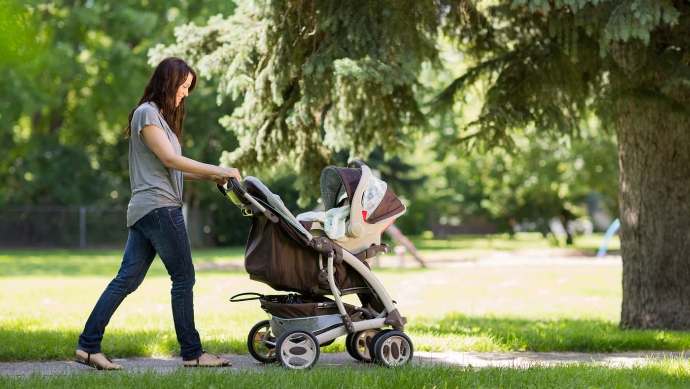 Posso levar um carrinho de bebê no avião? Descubra agora mesmo!